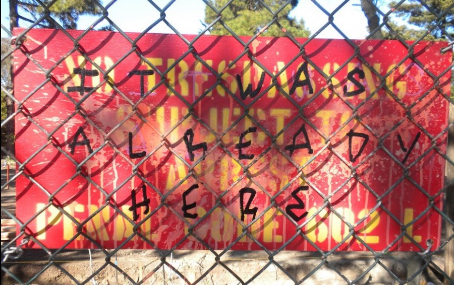 Graffiti protesting the construction of the new garden, 2013